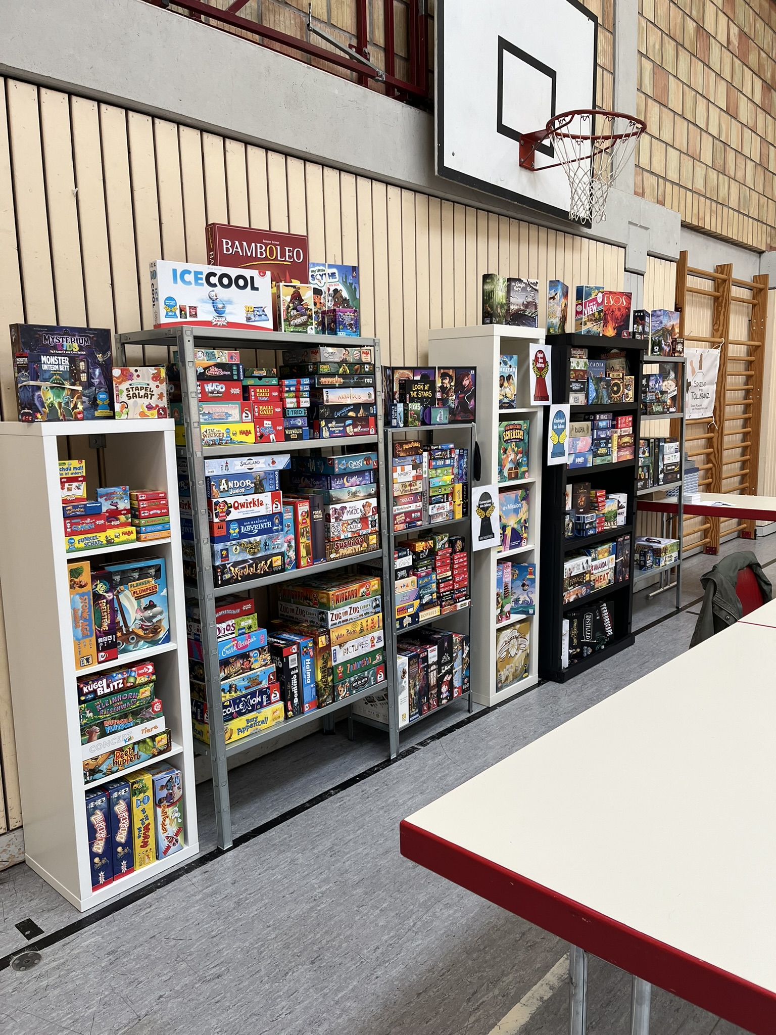 Spieletage Spieleregal